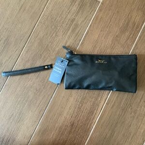 BRAND NEW KATE WRISTLET from SCOUT. 8” W x 4” H. Faux leather exterior. Black.